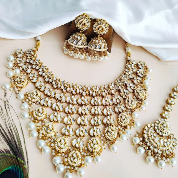 Floral Motif Necklace Set
