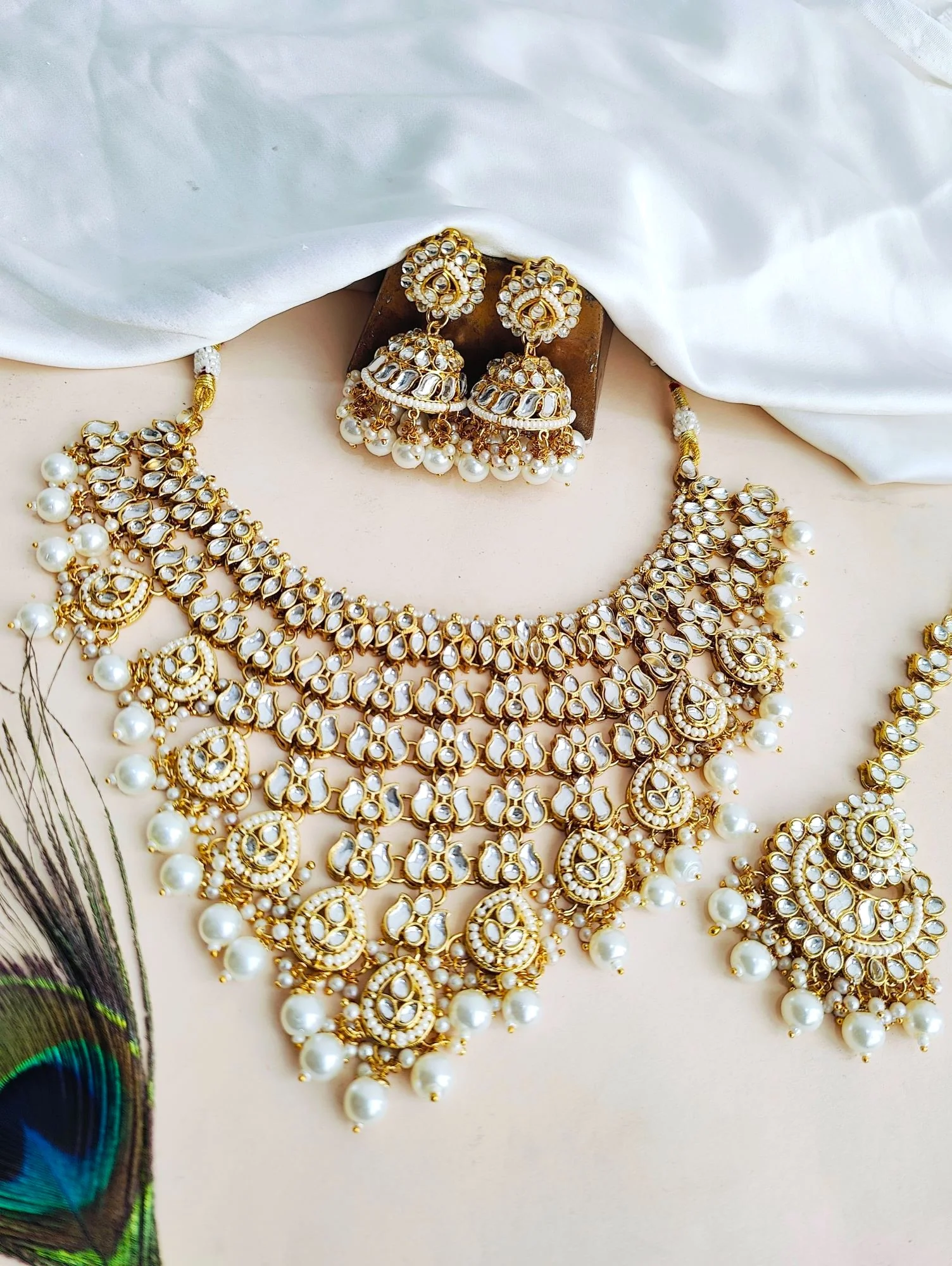 Floral Motif Necklace Set